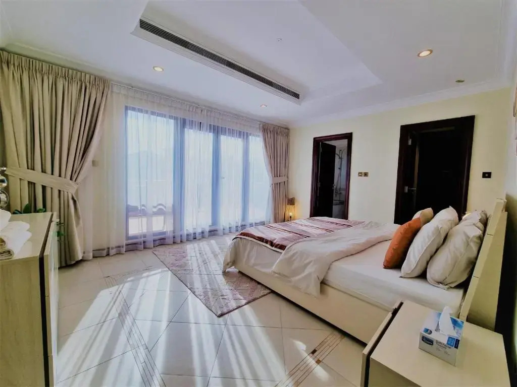 Palm Jumeirah Stunning 4BHK Villa