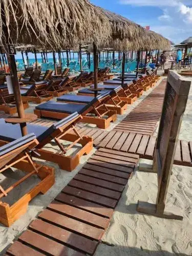 Aqua Mare Luxury Apartments