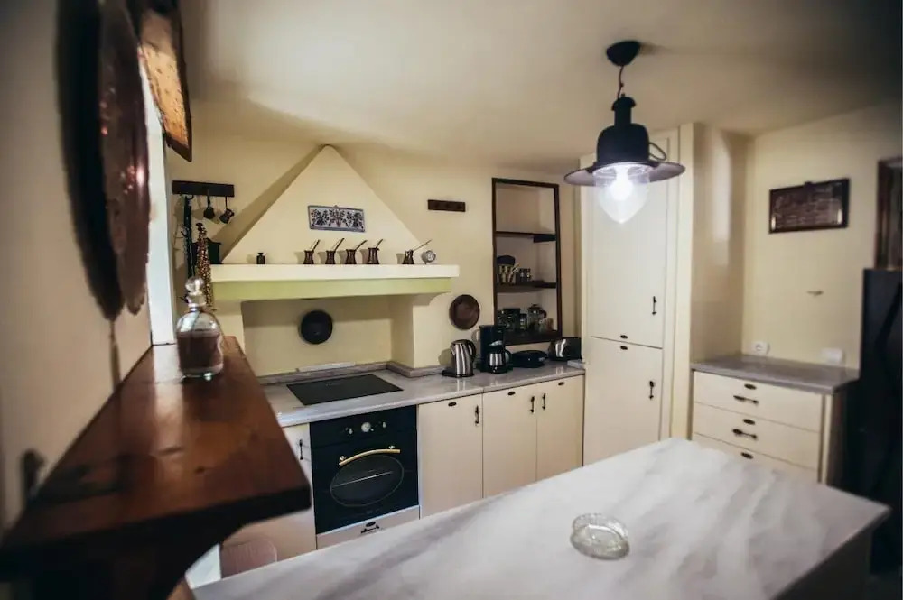 Ellis Full Guest House
