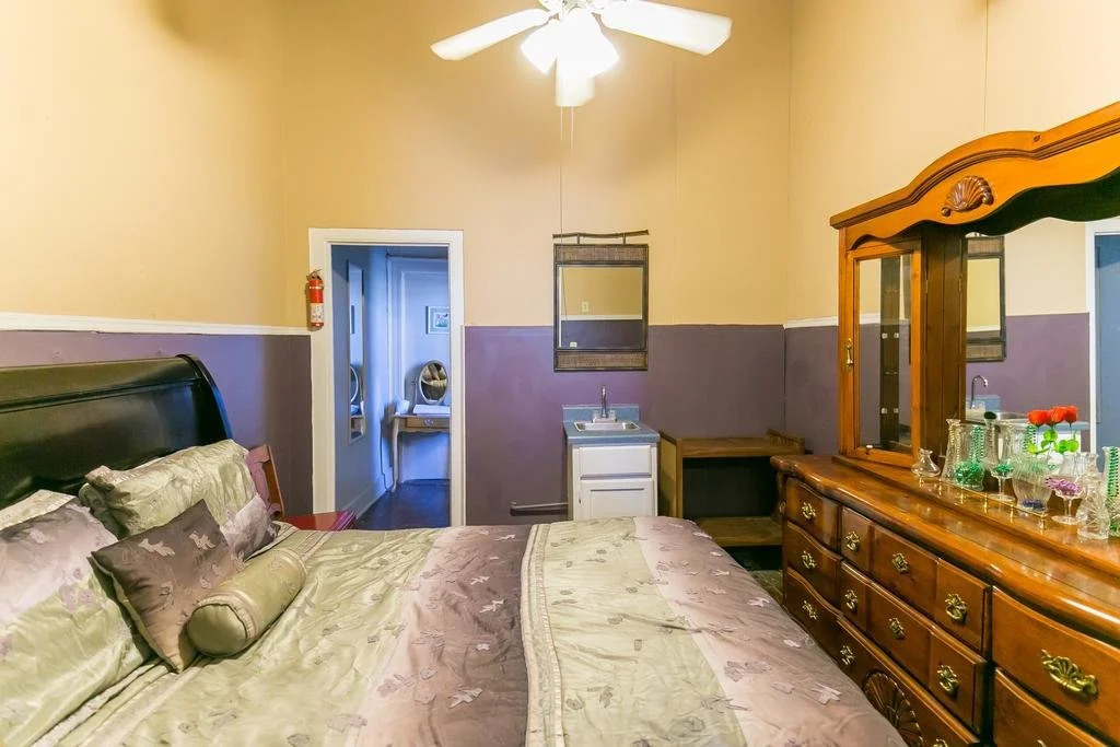 Mag's 940 Guest House