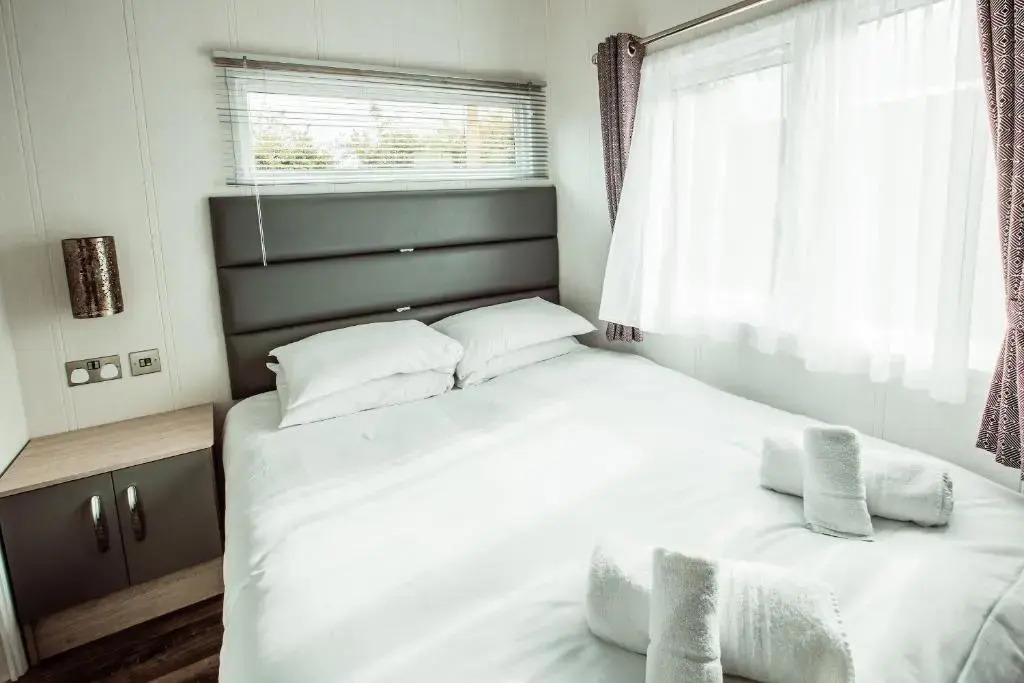 White Horse Holiday Park, Lincoln with Private Hot Tubs