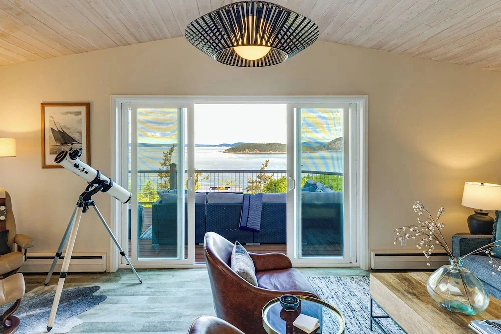 Snow Goose Point: Stunning Views & New Hot Tub