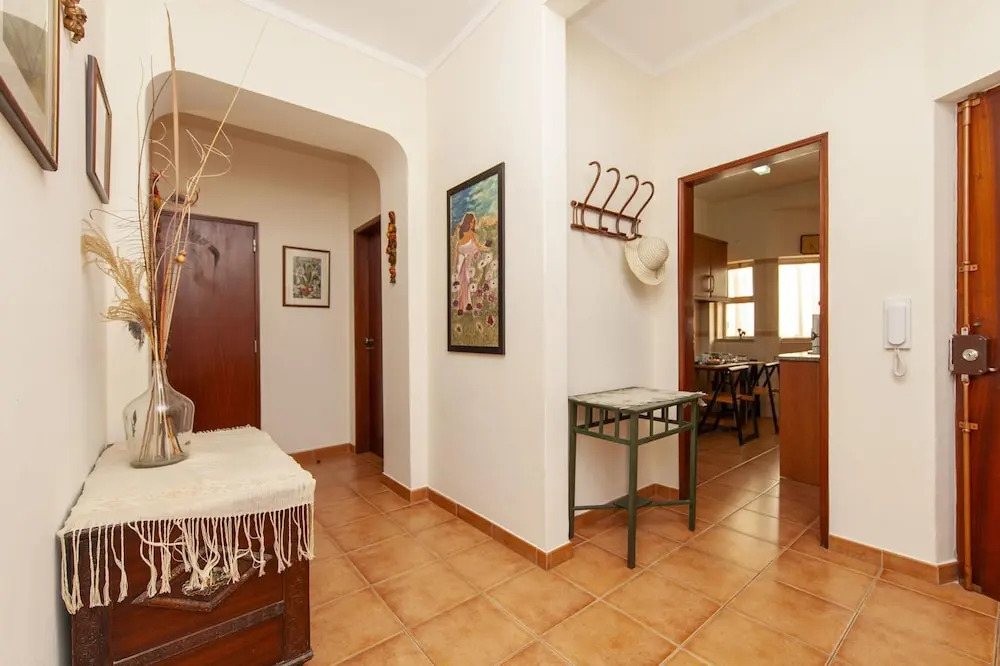 B56 - Baluarte Cul de Sac Flat in Lagos