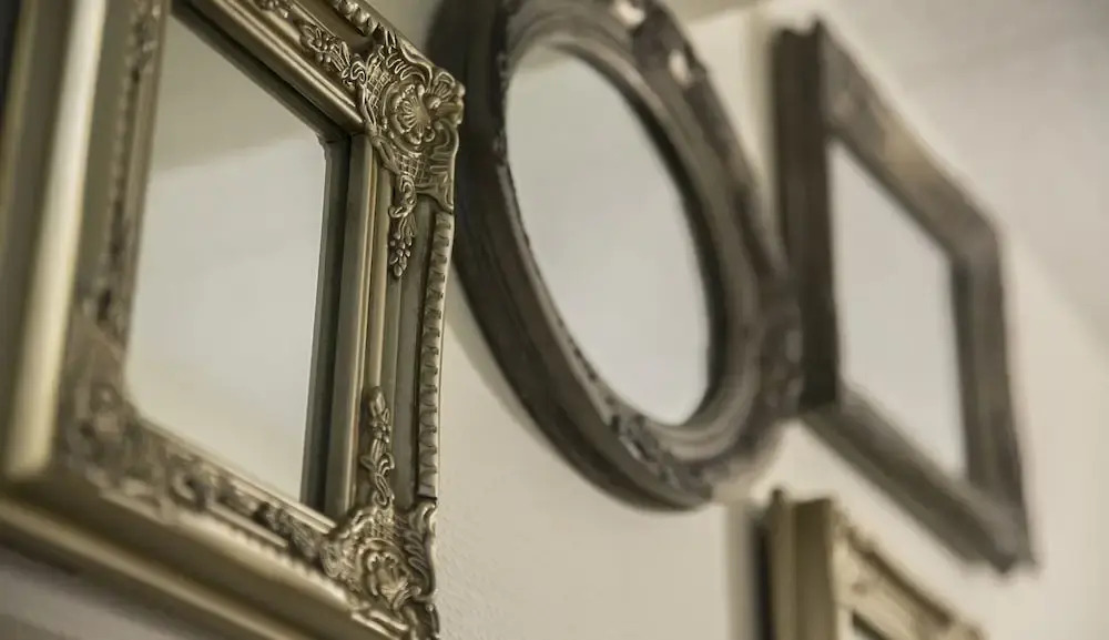 Alice in the Mirror Hostel
