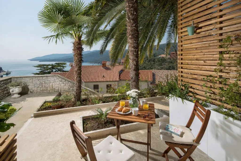 Studio apartment close to the sea - parking