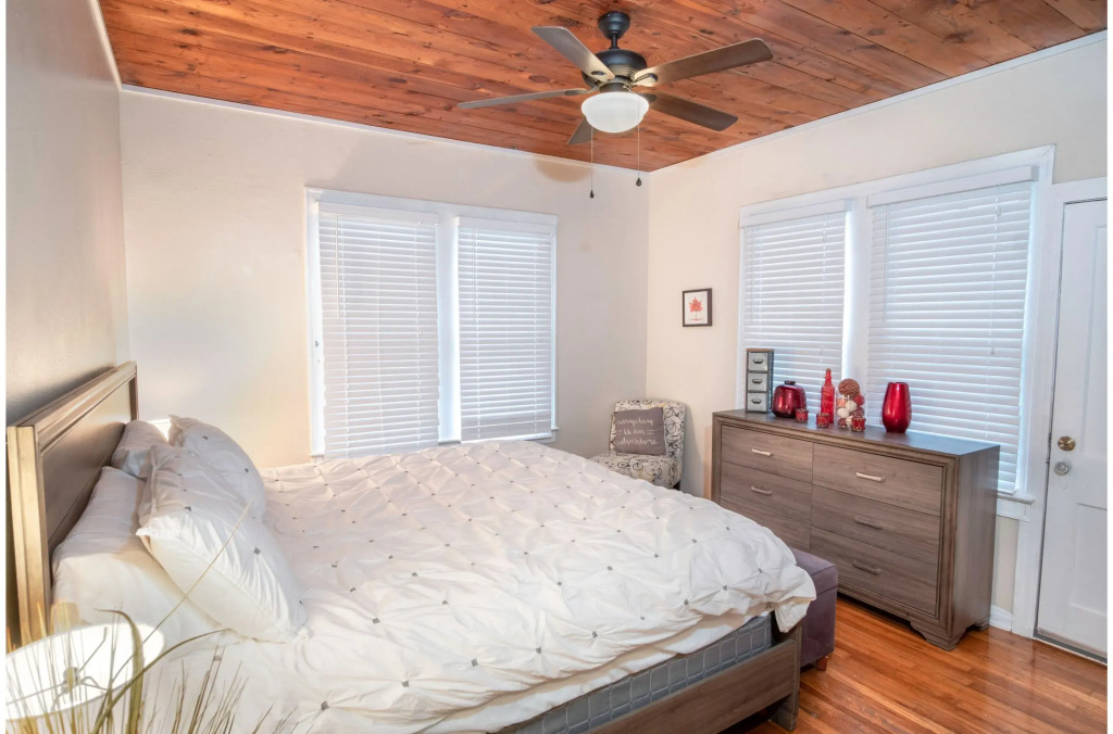 The Highland House 5BR Huge Patio 2 miles to DT