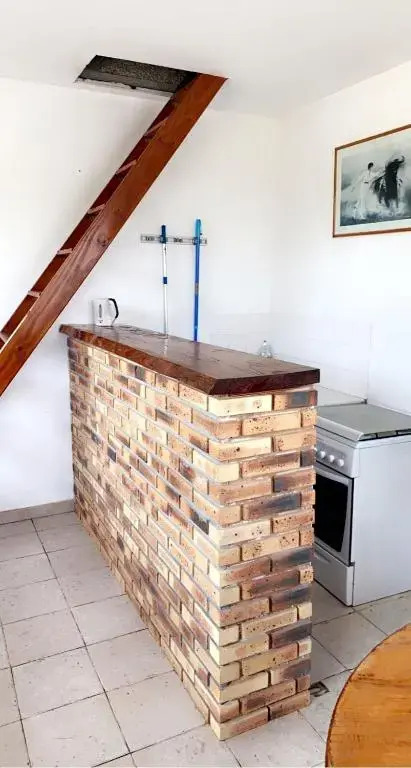 Petite annexe avec piscine commune