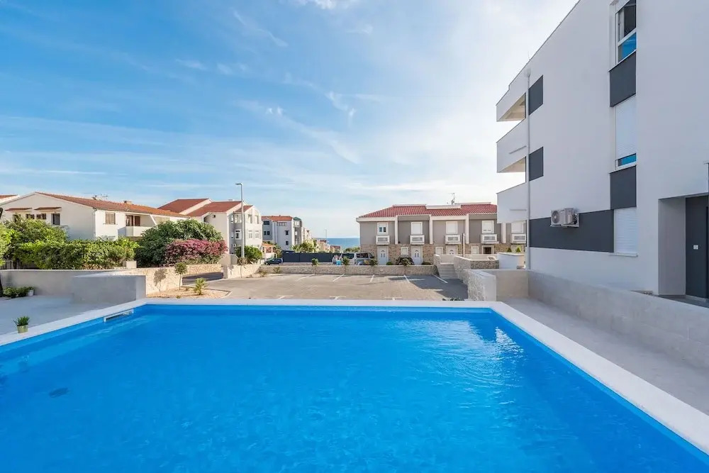 Pool Apartments Banta B