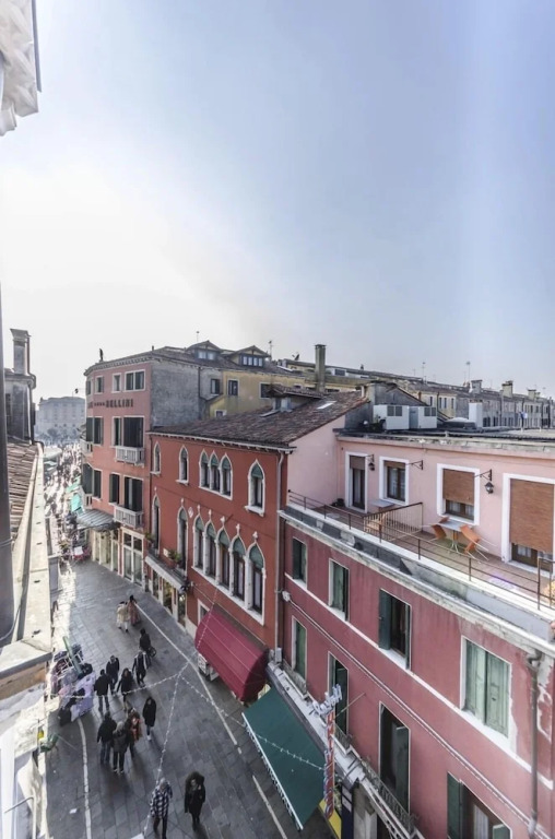 Maurizio House