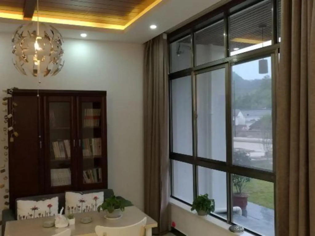Chuxia Boutique Hotel