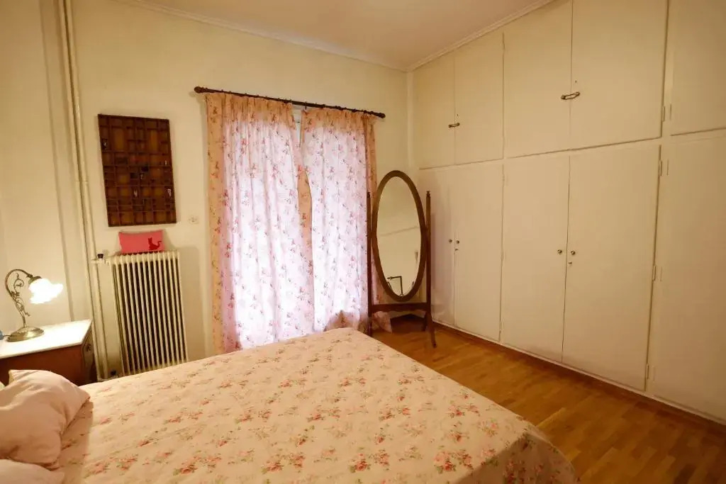Spacious, big apartment for 6 persons in the center of Athens