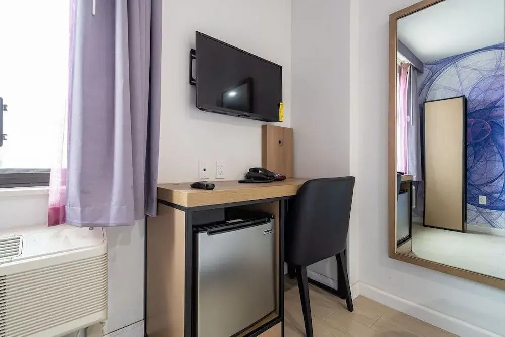 Hotel Ninety Five Fordham  St Barnabas Hospital