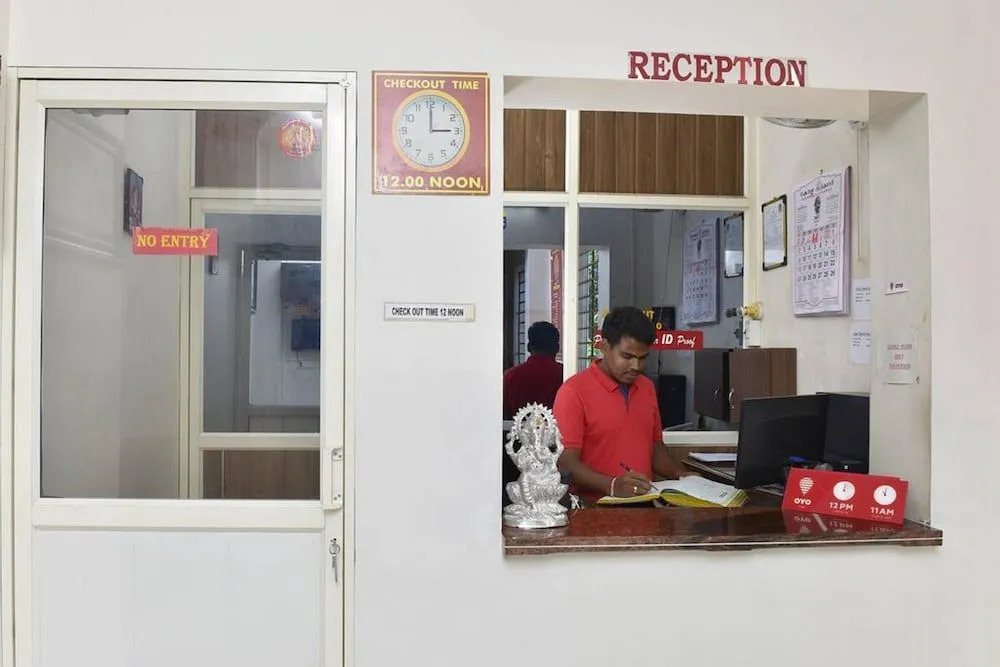 Saravana Inn