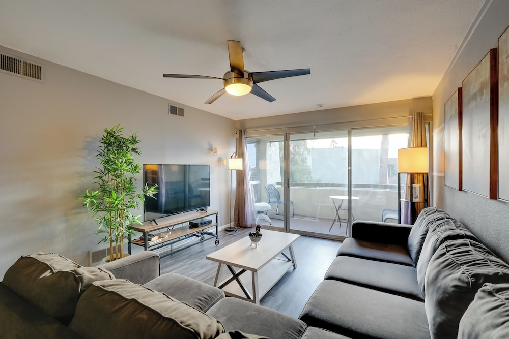 Fully Renovated! Walkable Old Town Condo