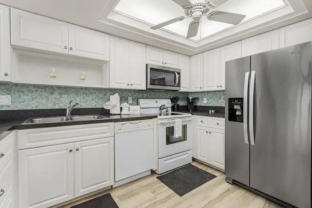 Pelican Watch 604 3 Bedroom Condo by RedAwning