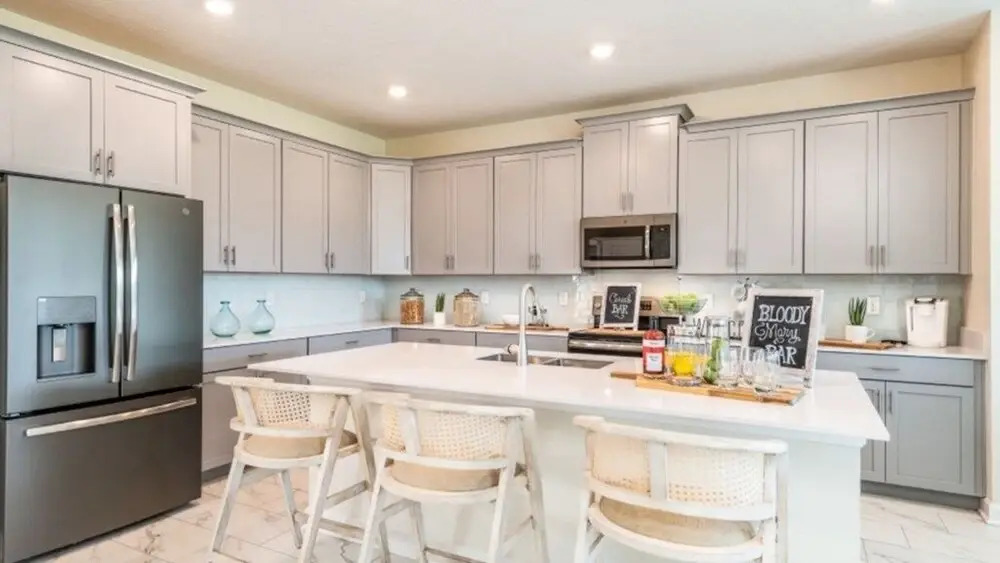 Beautiful 6 Bedroom Pool Home in Storey Lake 6 Villa by Redawning