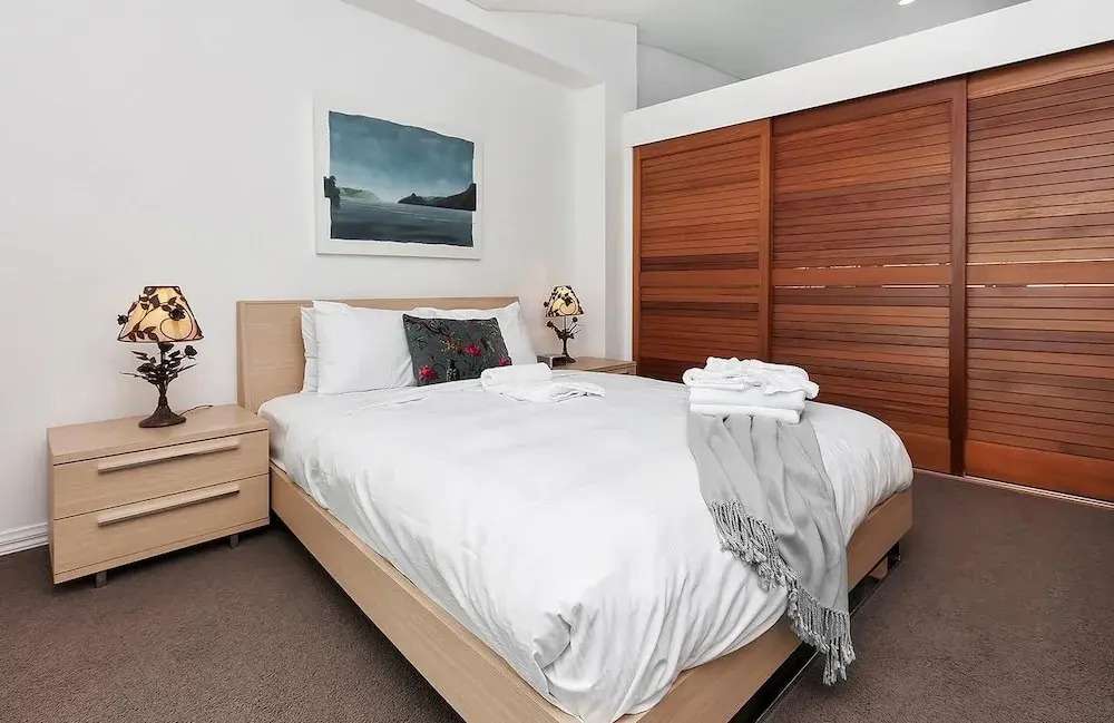 QV Spacious Waterfront Apartment - 748