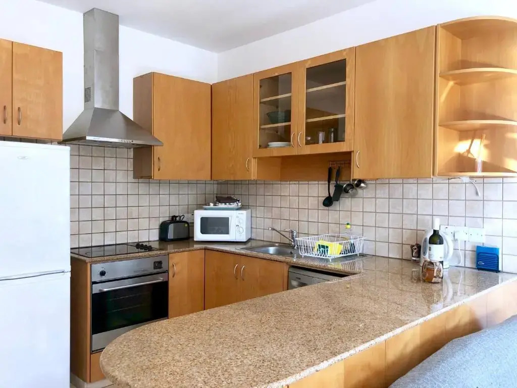 1 bedroom flat, prime location near sea, sleeps 4