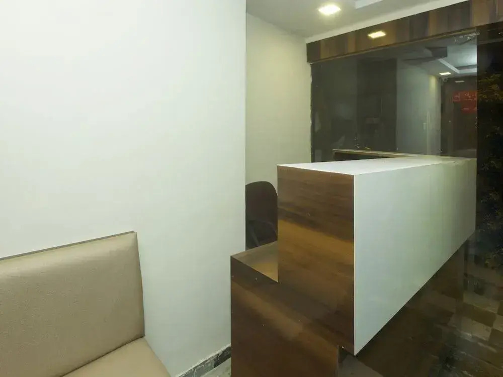 OYO 17393 Hotel Elite Plaza