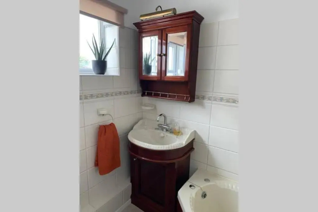 Stratford upon Avon: 2 bed town centre apartment, parking for one car
