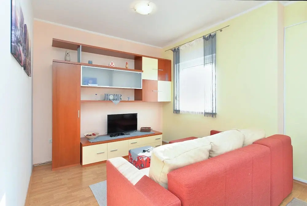 Apartment 1982