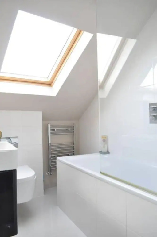 Spacious 2 Bedroom Property in Great Location