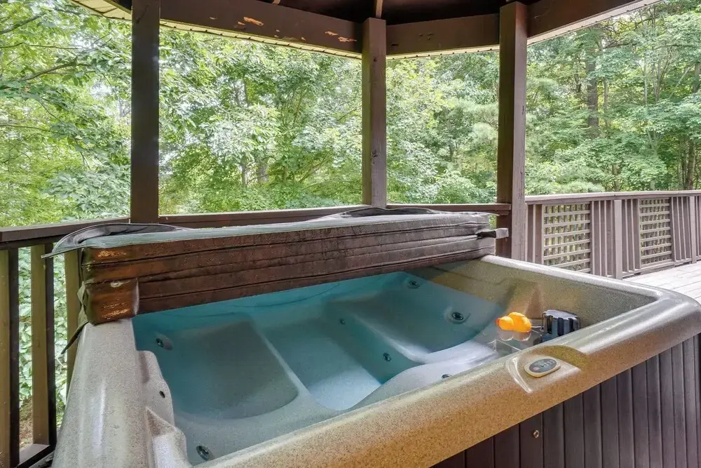 Gatlinburg Cabin Rental: 3 Mi to Downtown