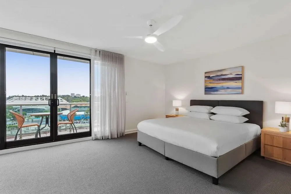 Spacious 3-bed Apartment by the MCG