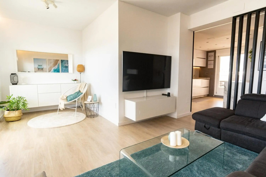 Beautiful apartment with 2 terraces, Pool & Beach