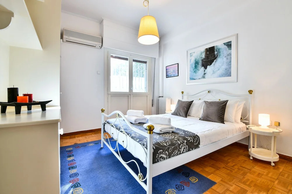 Groovy Apartment by the Sea with Garden