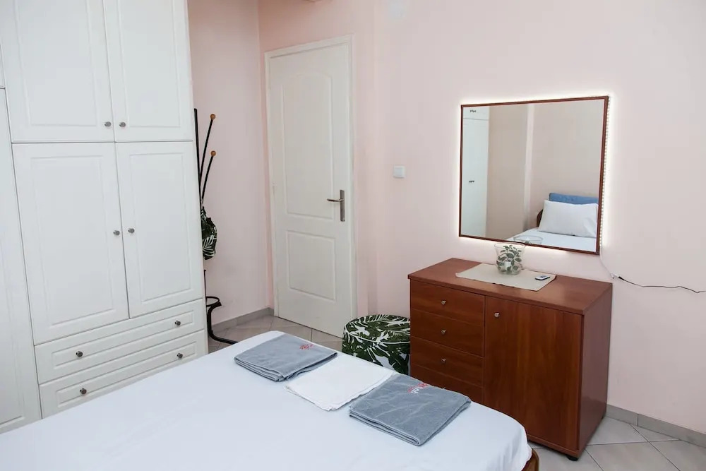 Cozy apt in Peristeri near Metro station