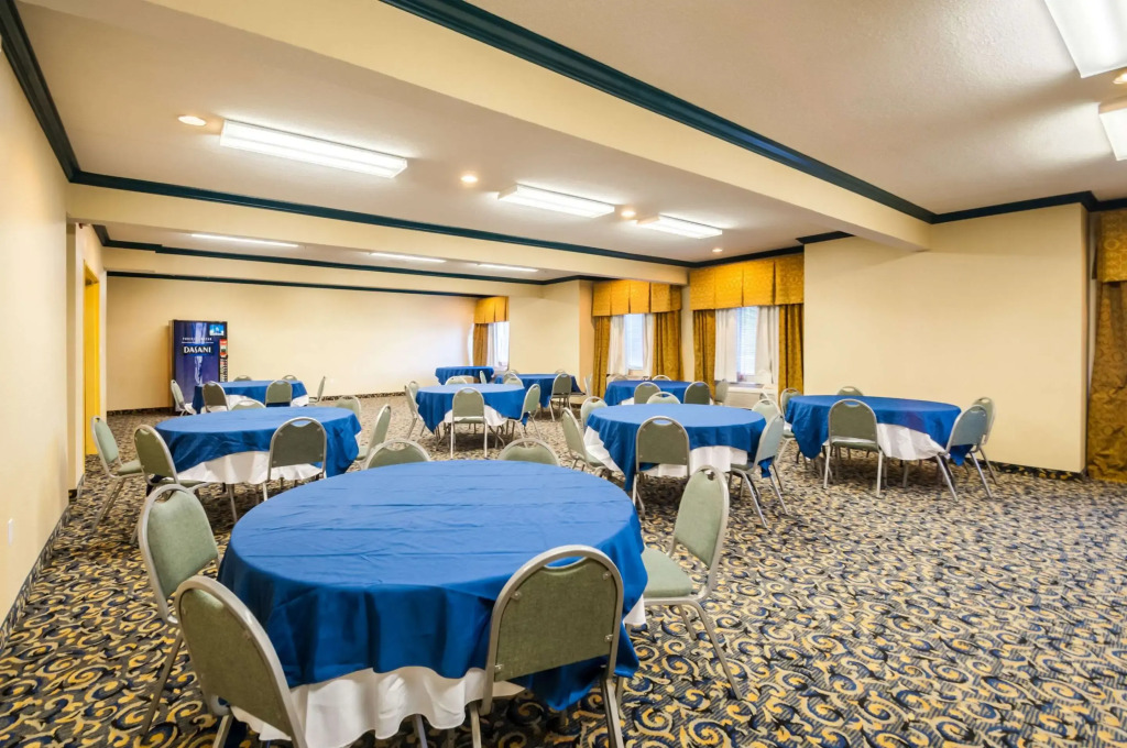 Comfort Inn & Suites North East