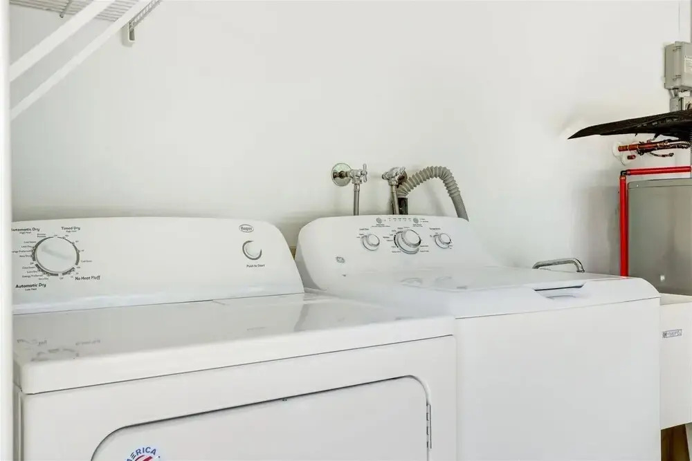 Lakeshore - Private & Sanitized, Perfect for Social Distancing & Working From Home. Private Pool, Pet Friendly. Discounted During Pandemic. Super-host Support