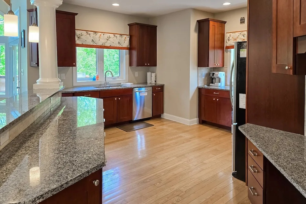 Osprey Cove - Custom Lakefront Home With 2-story Dock, Wifi, Game Room and Fireplace