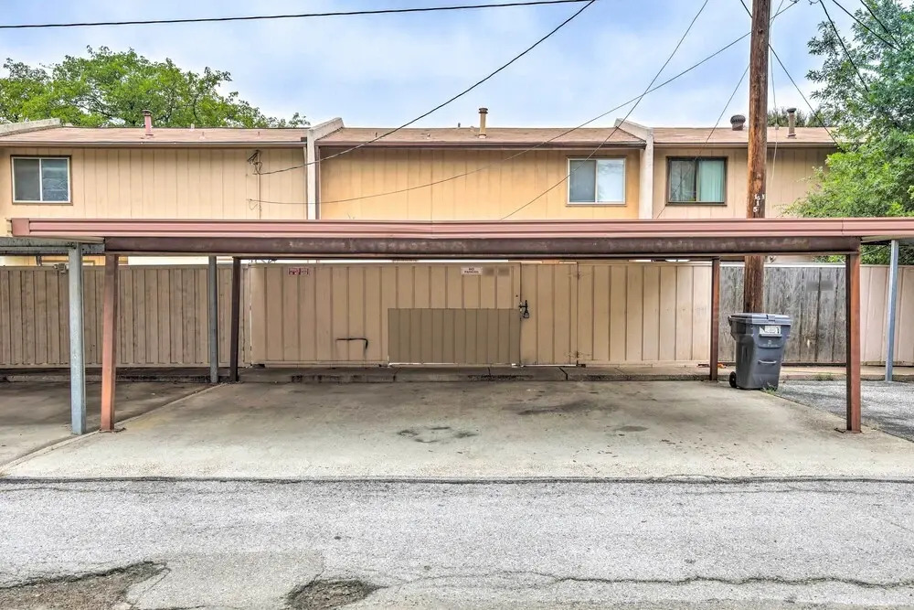 Pet-friendly Dallas Townhome w/ Outdoor Grill