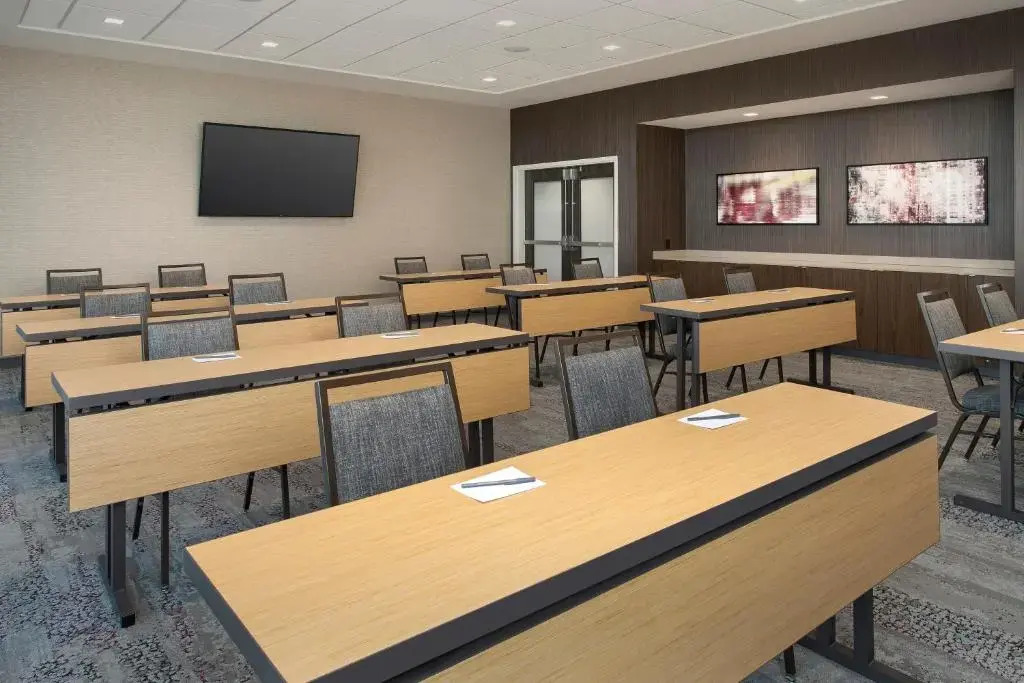 Courtyard by Marriott Albion
