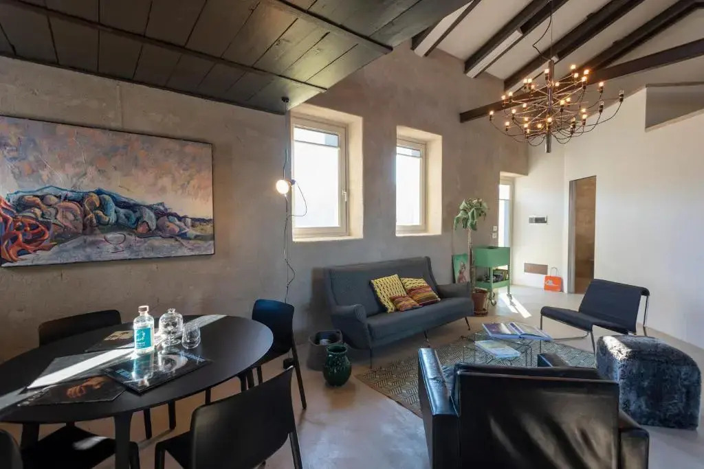 ROSTAGNI1834: VILLA WITH 2 APTS AND POOL IN THE BAROLO REGION