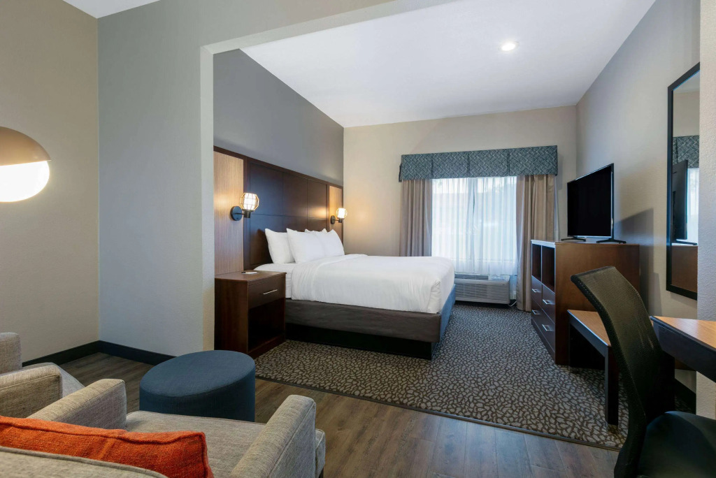 Wingate by Wyndham - DFW North
