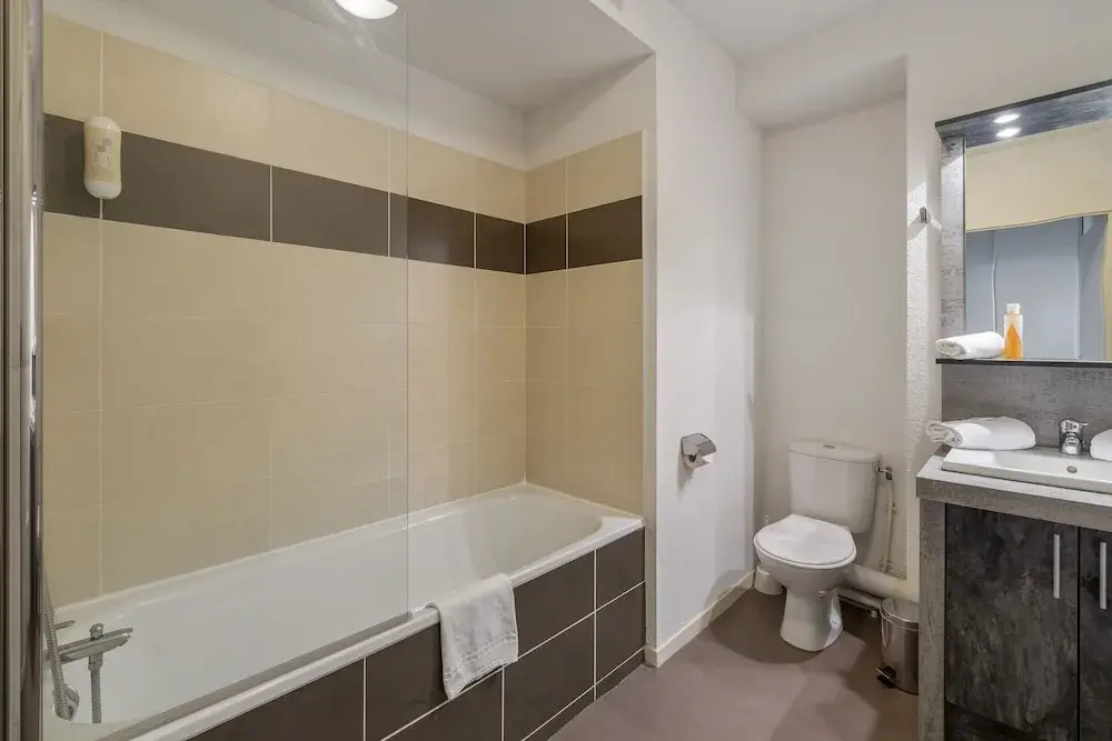 Park & Suites Confort Toulouse LHers