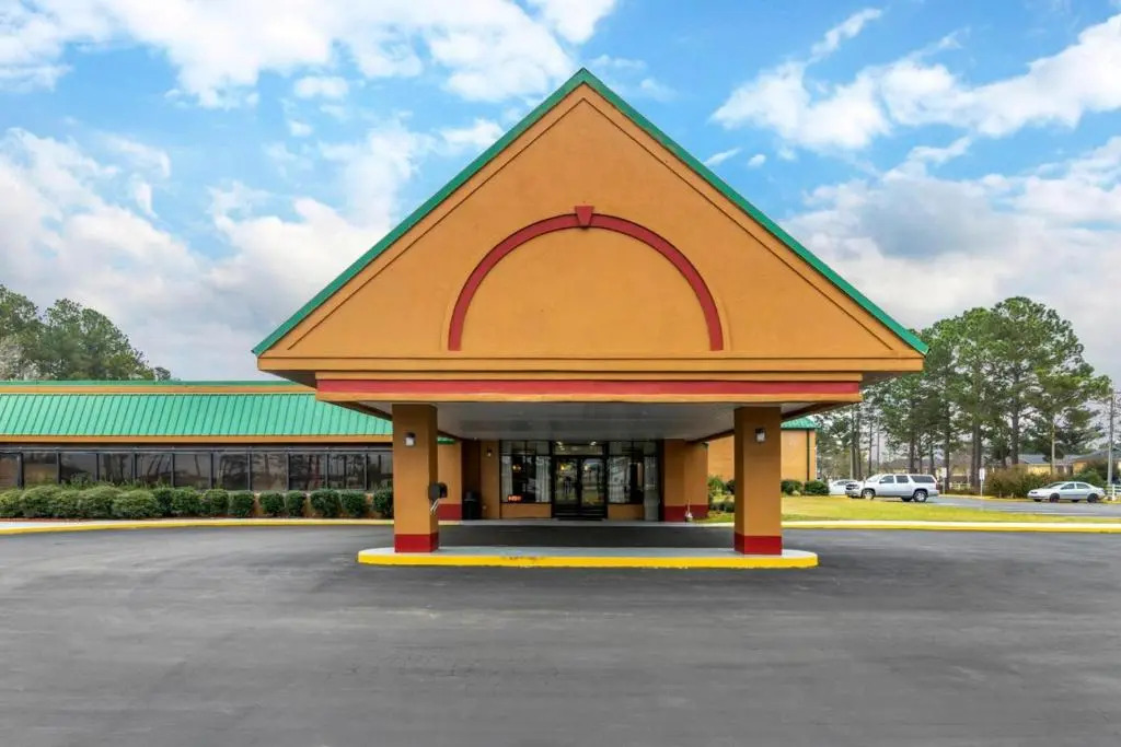 Travelers Inn Douglas By OYO US-441