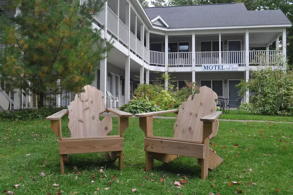 M22 Inn Glen Arbor
