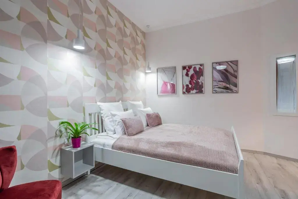 Gorgeous & Super Central Studio