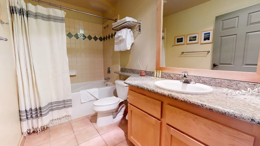 Sunstone 114 Updated Ski-In Ski-Out Condo At Sunstone Lodge with Great Complex Amenities by RedAwning