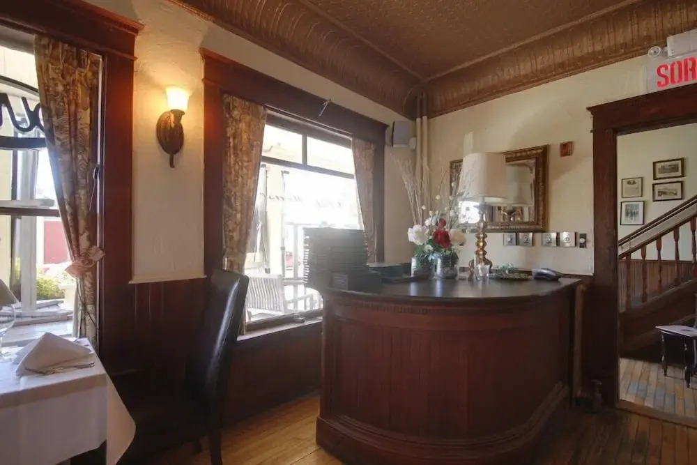 Auberge Ayers Cliff