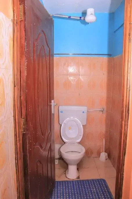 Cozy Homes 1 Bedroom house with Wi-Fi king size bed. Free parking