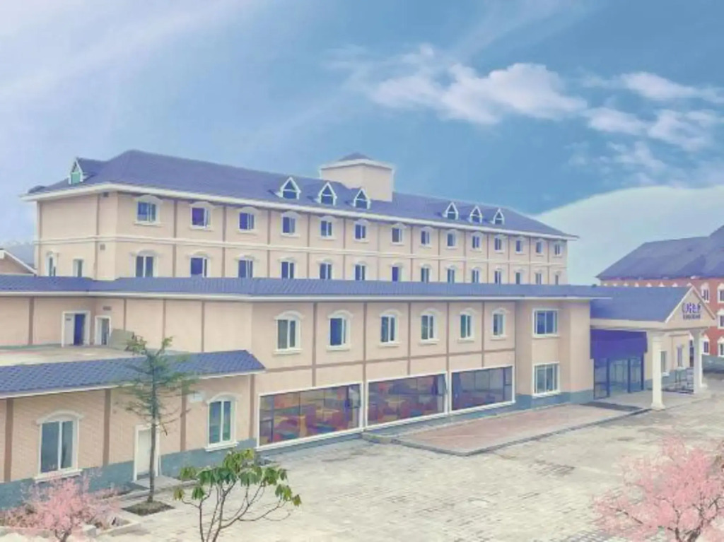 Xiling Snow Mountain Maple Leaf Hotel