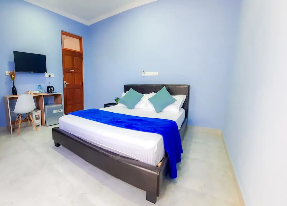 Hide Inn Blue