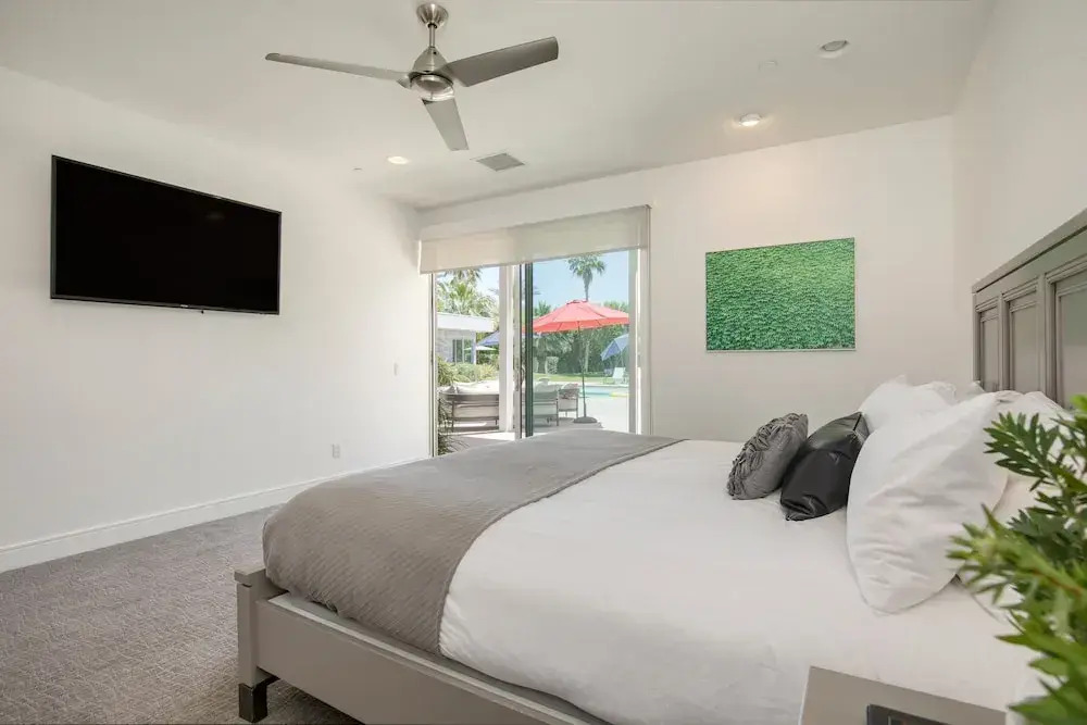 Polo Villa 9 by Avantstay Backyard w Putting Green Pool Spa 5 BDR 260312