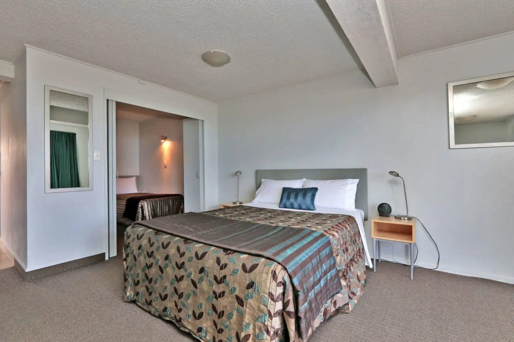 Edgewater Motor Lodge