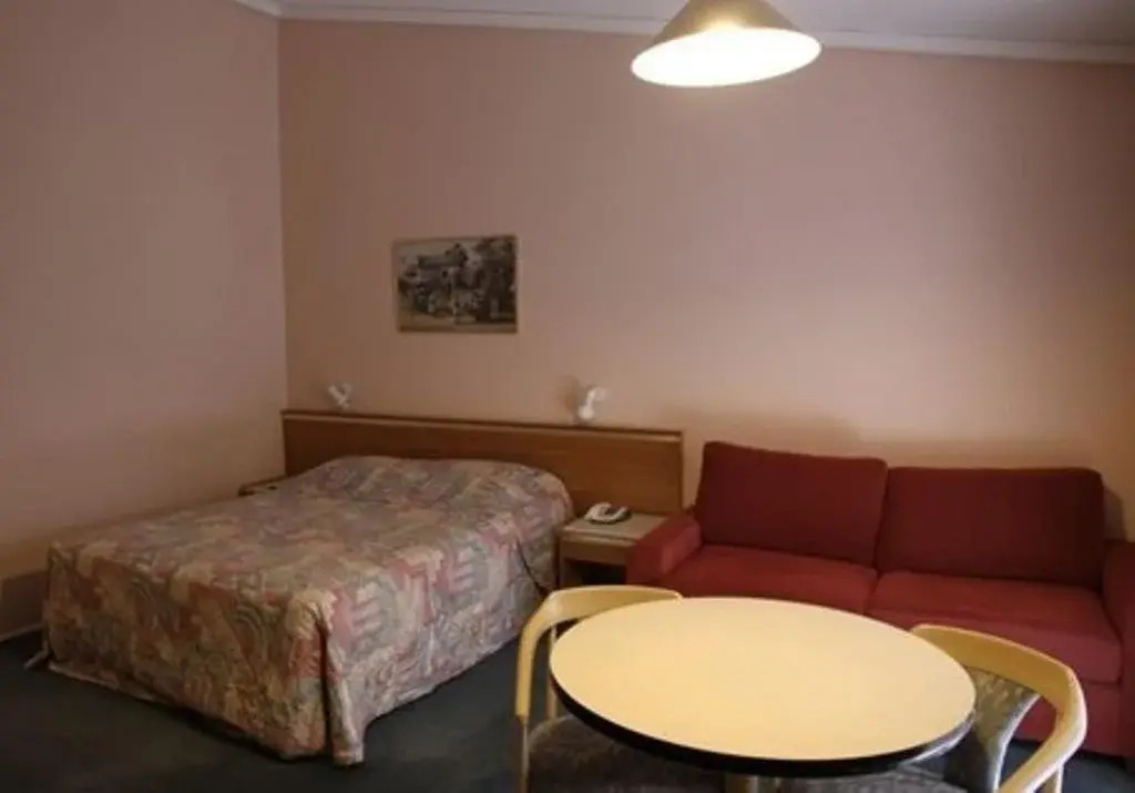 Bay Hotel Motel